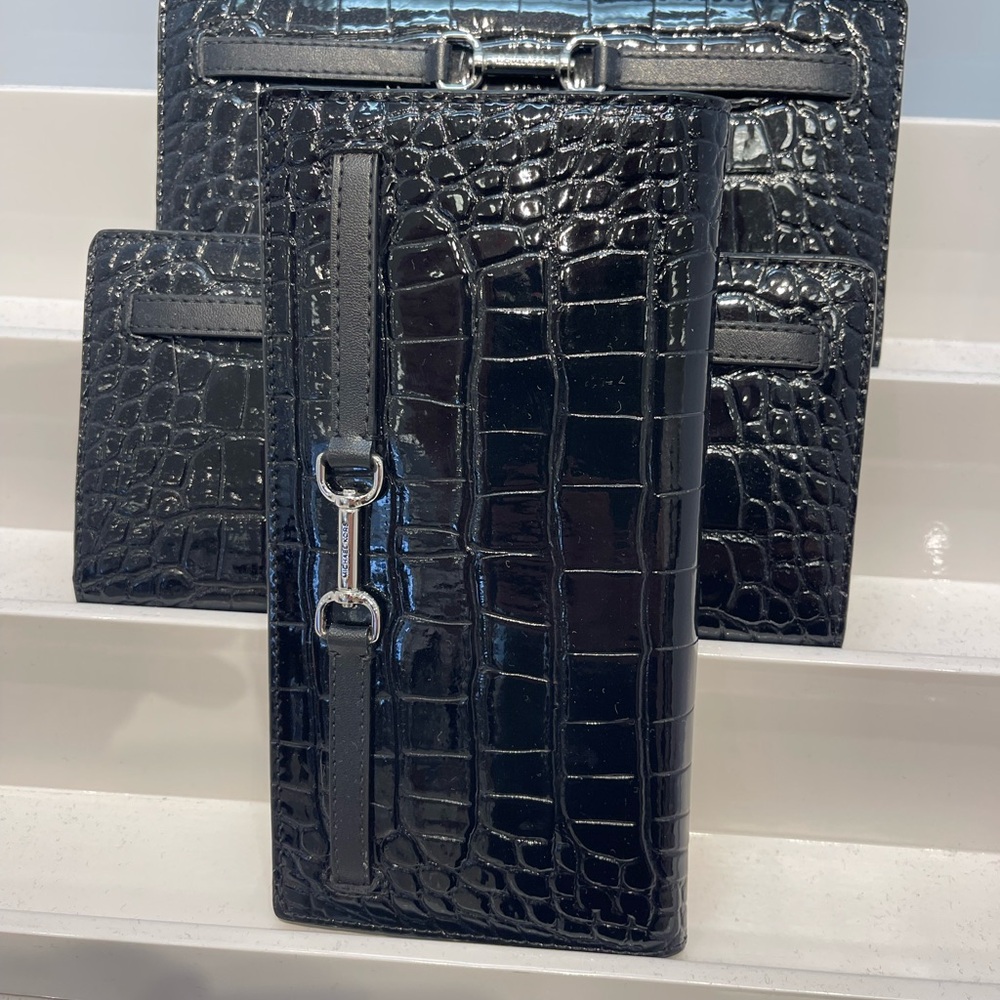 MICHAEL KORS Carson Large Snap Patent Crocodile Embossed Bifold Wallet
Black
NWT - Picture 11 of 16